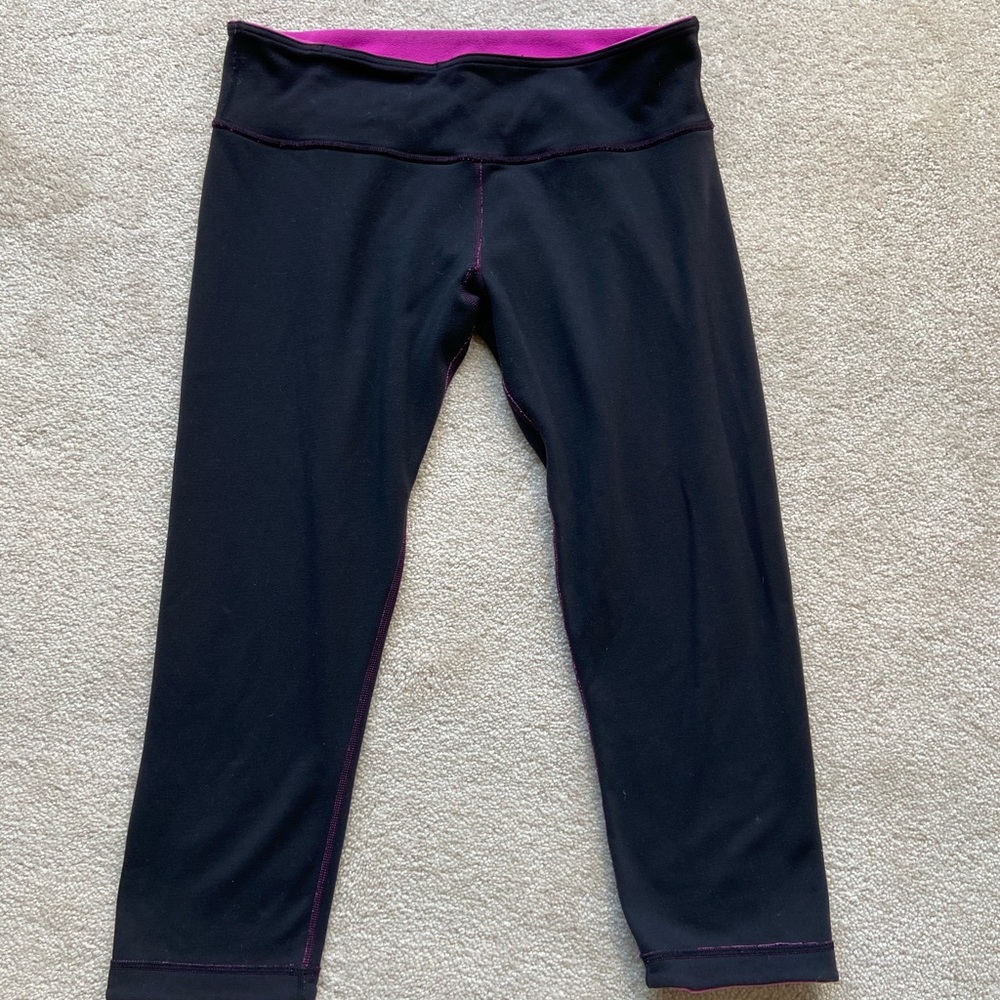 Reversible Pink and Black Lululemon Capris (10)